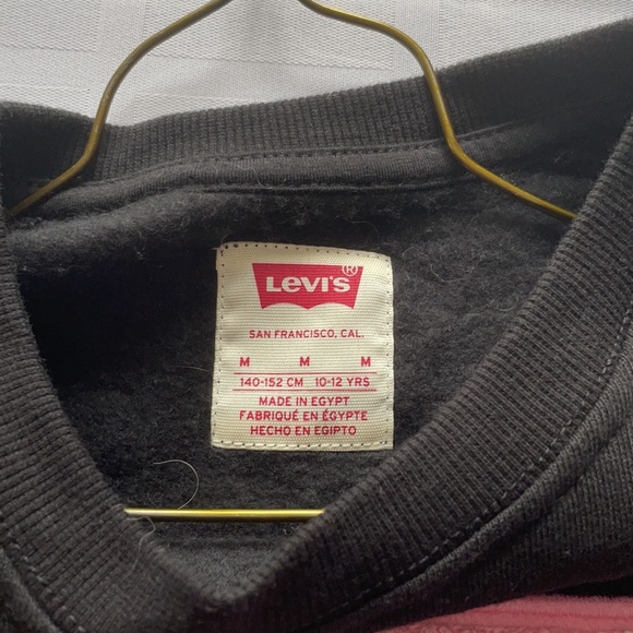 NWT Levi’s Black and Pink Crewneck Sweater - Picture 4 of 4